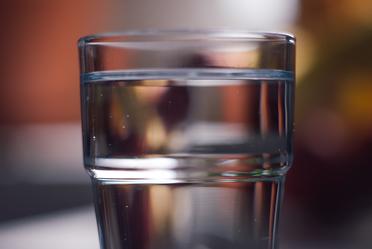 Dlaczego musimy uzdatniać wodę do picia?