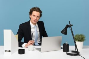 Jak skutecznie założyć startup: od weryfikacji pomysłu do pozyskania inwestorów